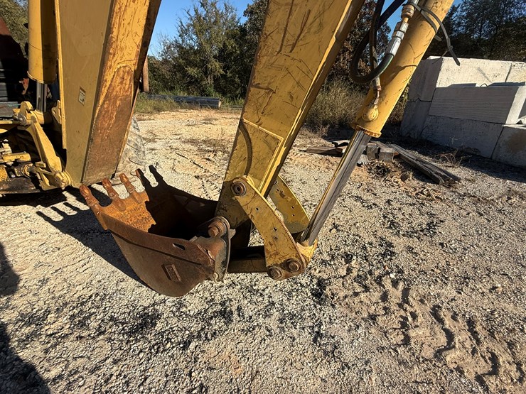 caterpillar-420d-image-31