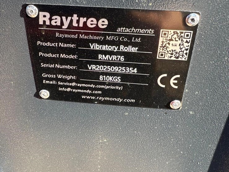 raytree-76in-skid-steer-vibratory-roller-attachmen-image-3