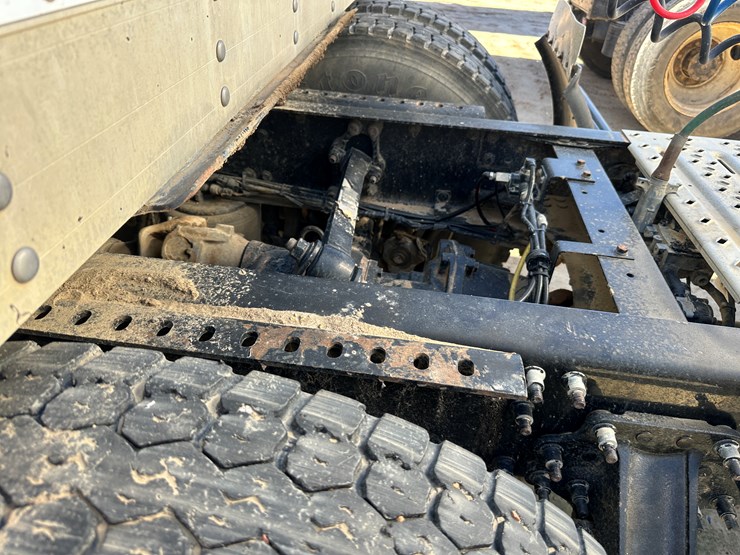 #33712-•-2011-mack-cxu-t/a-sleeper-truck-tractor-1m1aw09y5bm013138-image-21