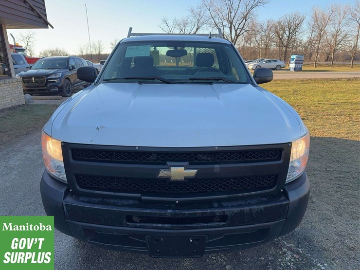 2011-chevrolet-silverado-1500-image-2