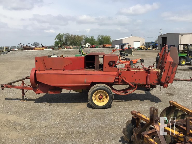 1984-new-holland-311-image-5