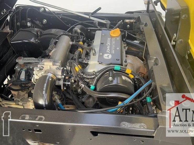 2021-john-deere-gator-image-11