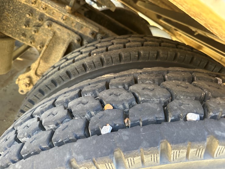 #33712-•-2011-mack-cxu-t/a-sleeper-truck-tractor-1m1aw09y5bm013138-image-6