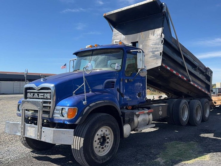 2004-mack-anthem-42t-image-1