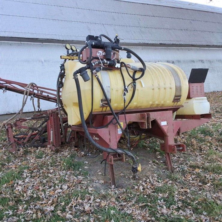 3pt Demco Sprayer, 400 gallons, 60ft booms
