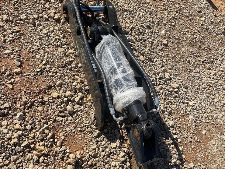 future-5t-36in-hydraulic-thumb-clamp-image-1