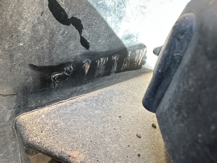 #33704-•-2011-mack-cxu-t/a-sleeper-truck-tractor-1m1aw09y8bm013165-image-90