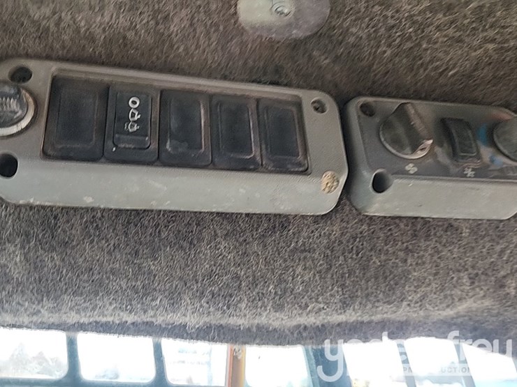 2007-bobcat-s300-image-28