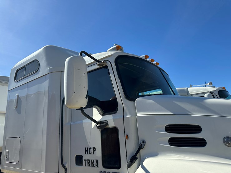 #33710-•-2011-mack-cxu-t/a-sleeper-truck-tractor-1m1aw09y3bm013638-image-44