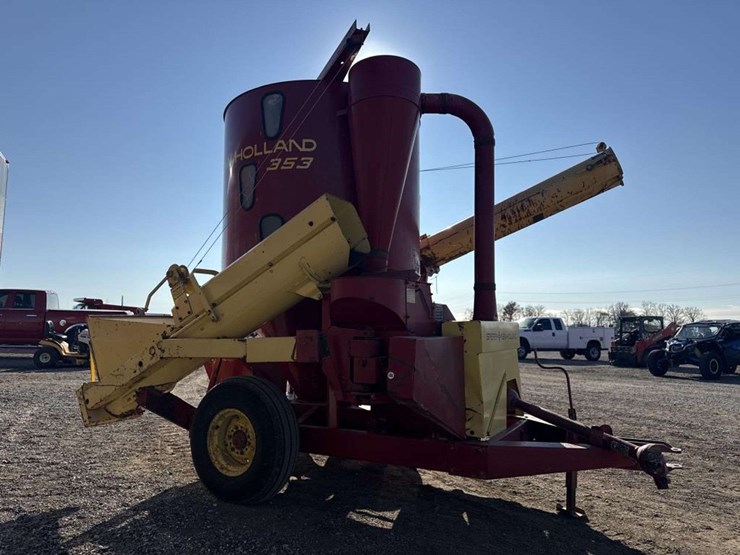 new-holland-353-image-4