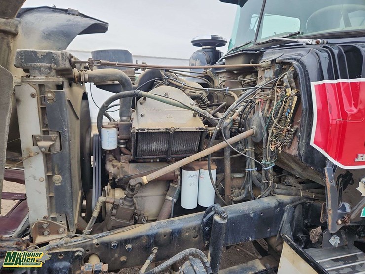 1976-mack-r600-image-23