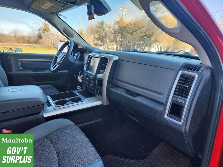 2015-dodge-1500-image-35