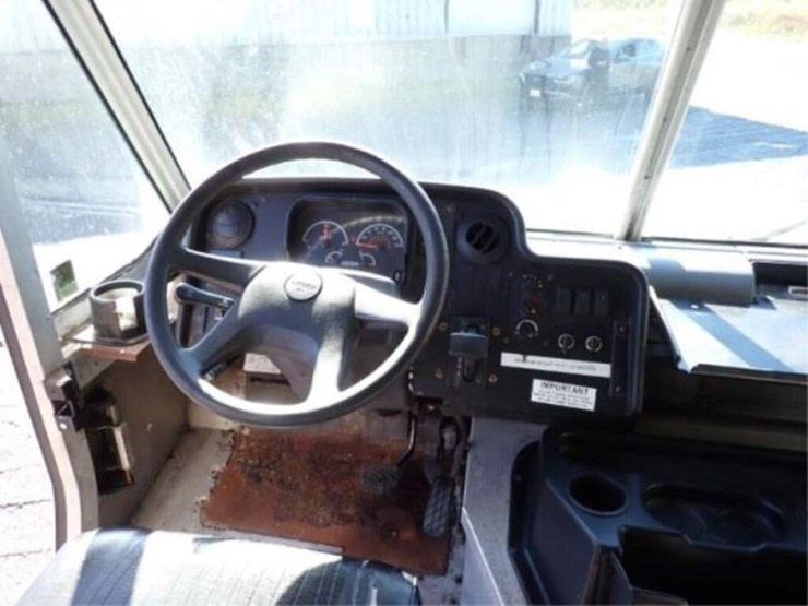 2015-freightliner-mt55-image-29