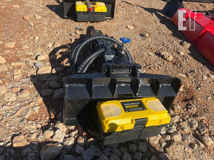 future-mini-skid-steer-hydraulic-breaker-hammer-image-3