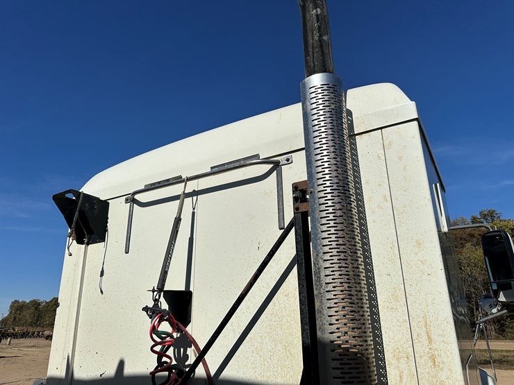 #33712-•-2011-mack-cxu-t/a-sleeper-truck-tractor-1m1aw09y5bm013138-image-49