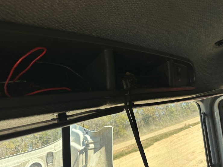 #33710-•-2011-mack-cxu-t/a-sleeper-truck-tractor-1m1aw09y3bm013638-image-71