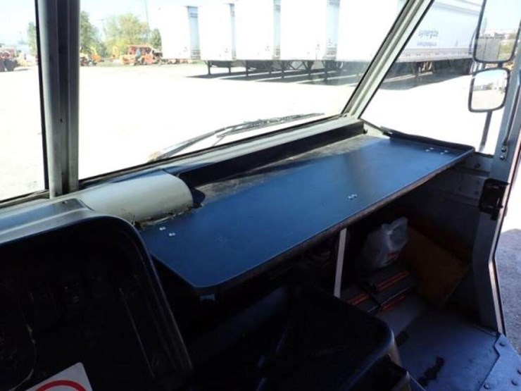 2008-freightliner-mt55-image-19