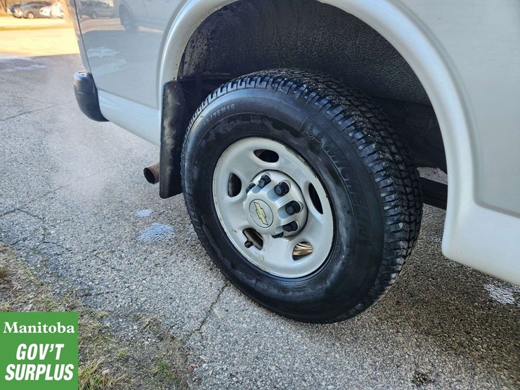 2012-chevrolet-express-2500-image-13