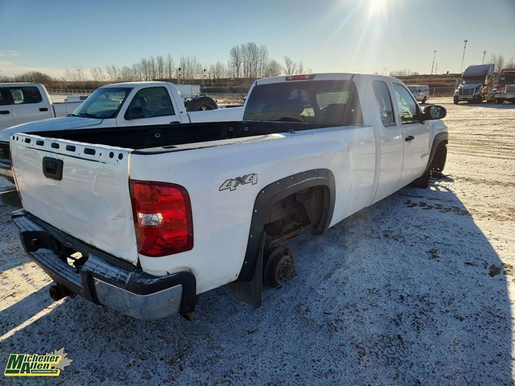 2008-chevrolet-silverado-2500hd-image-3