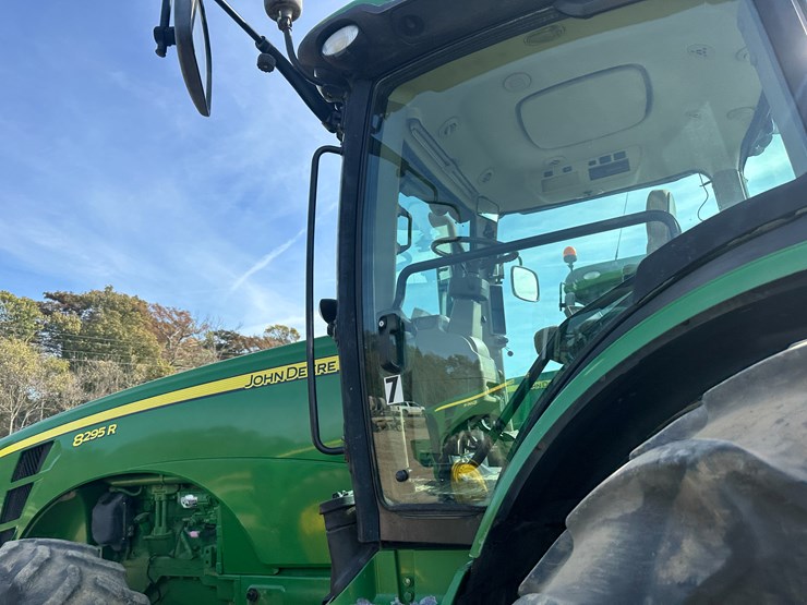 2010-john-deere-8295r-image-25
