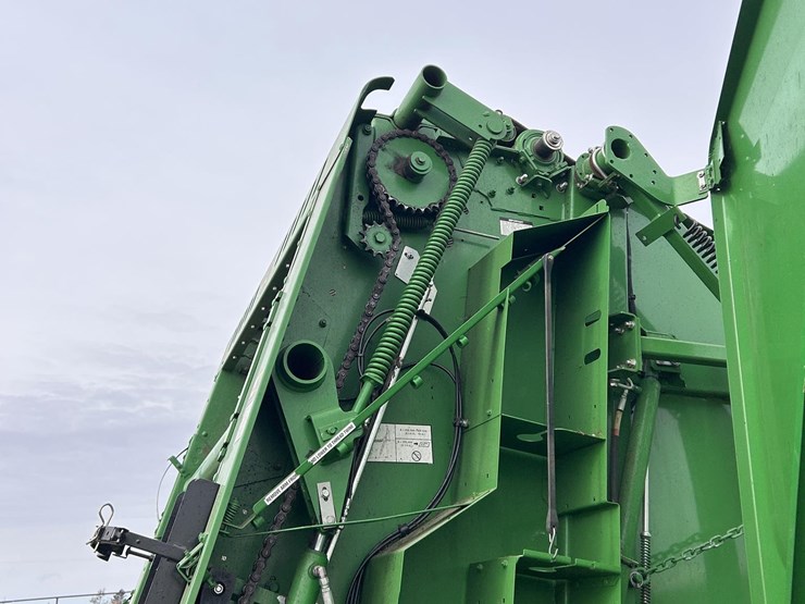 2018-john-deere-560m-image-22