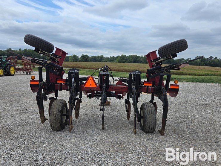 unverferth-130-zone-builder-no-till-ripper-image-6