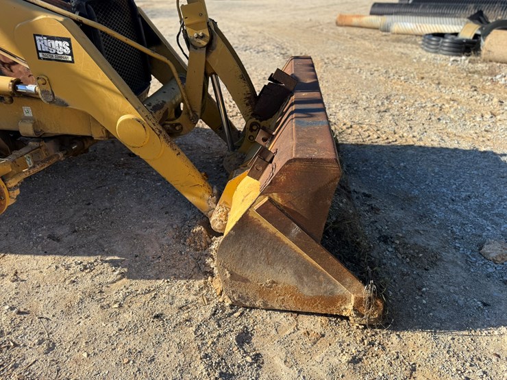 caterpillar-420d-image-63