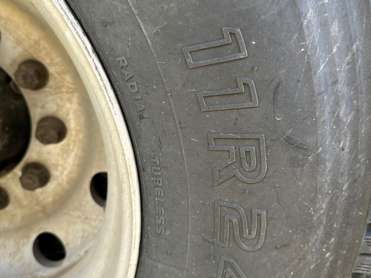 #33710-•-2011-mack-cxu-t/a-sleeper-truck-tractor-1m1aw09y3bm013638-image-5