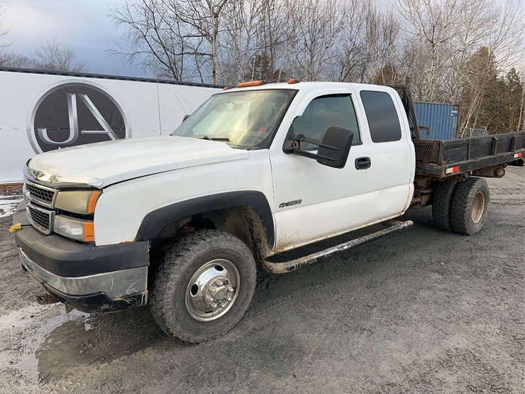 2006-chevrolet-3500-image-1