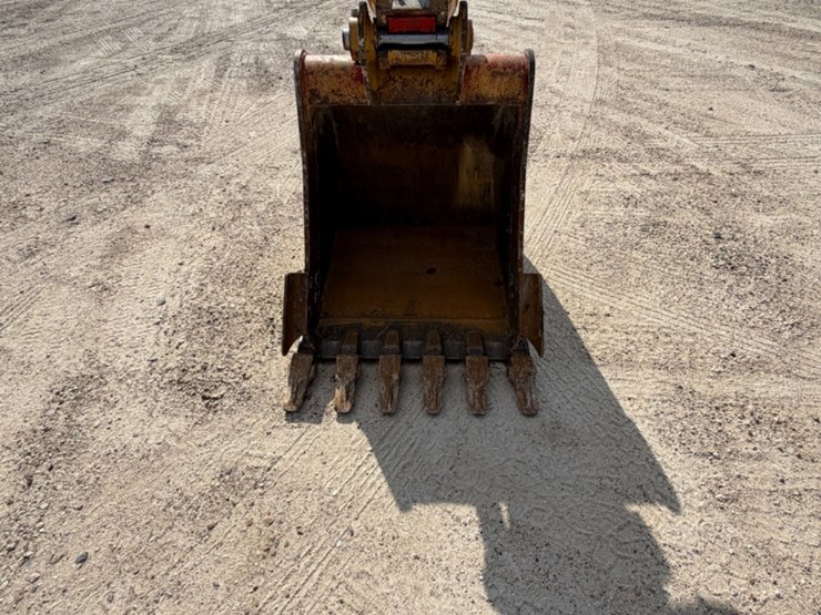 2017-caterpillar-315f-lcr-image-12