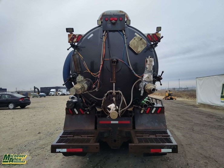 2005-sterling-lt9500-image-9