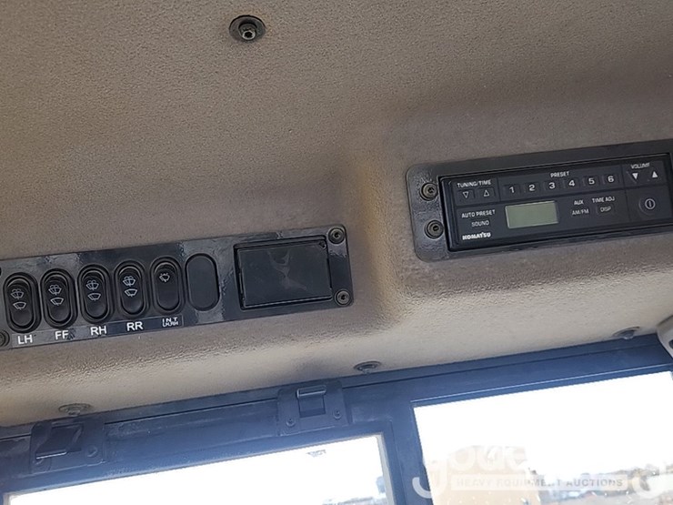 2017-komatsu-d61pxi-24-image-31