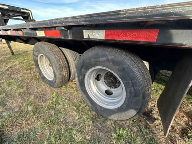 2016-maxey-26’-gooseneck-flatbed-trailer-image-14