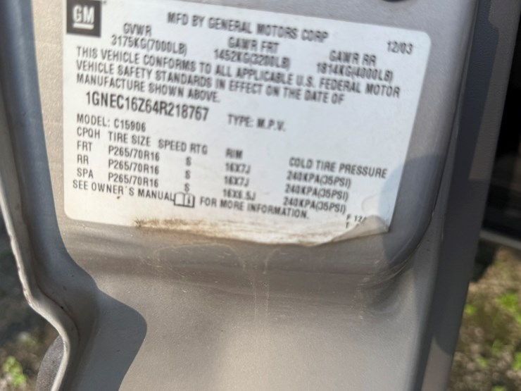 2004-chevrolet-suburban-image-6