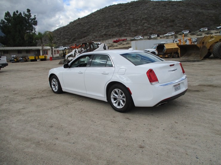 2021-chrysler-300-sedan,-image-4