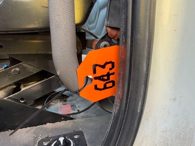 freightliner-semi-tractor-image-28