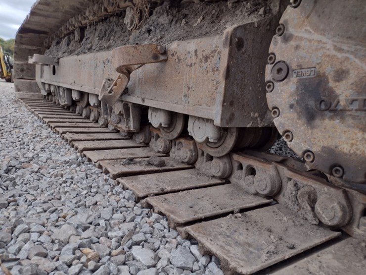 volvo-ec220e-lr-image-39