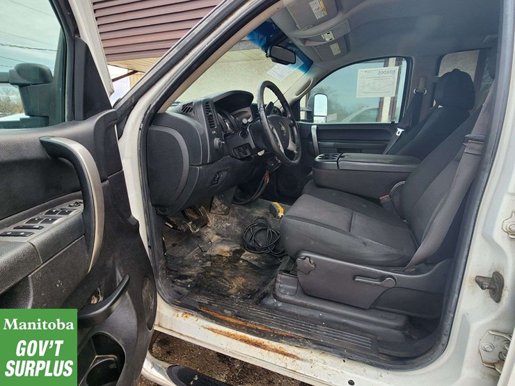 2013-chevrolet-silverado-3500hd-image-29