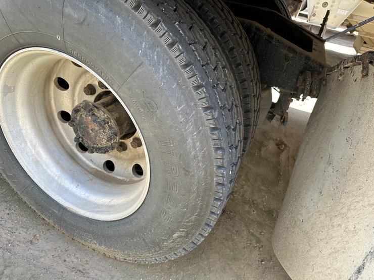 #33710-•-2011-mack-cxu-t/a-sleeper-truck-tractor-1m1aw09y3bm013638-image-6