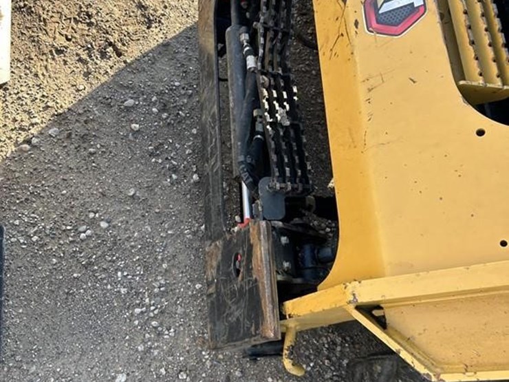 2019-caterpillar-262d3-image-15