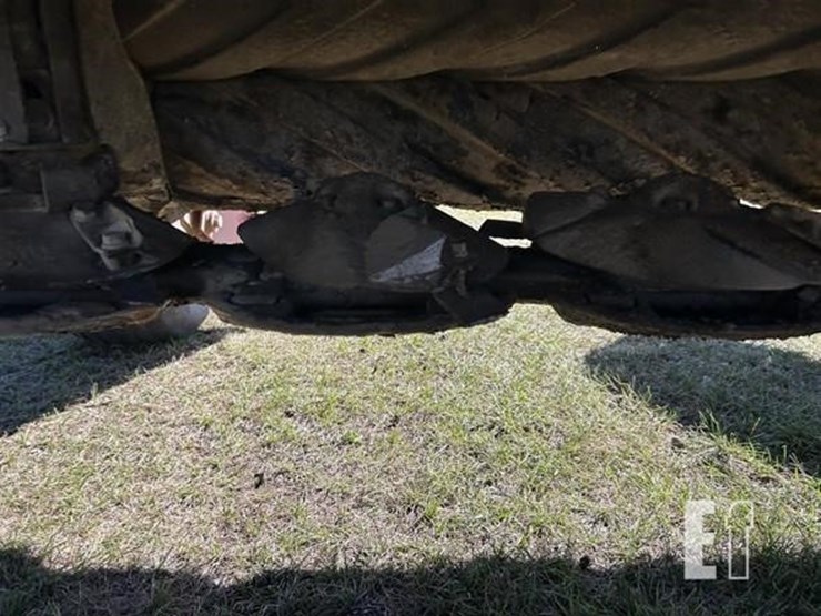 2014-new-holland-h7460-image-14