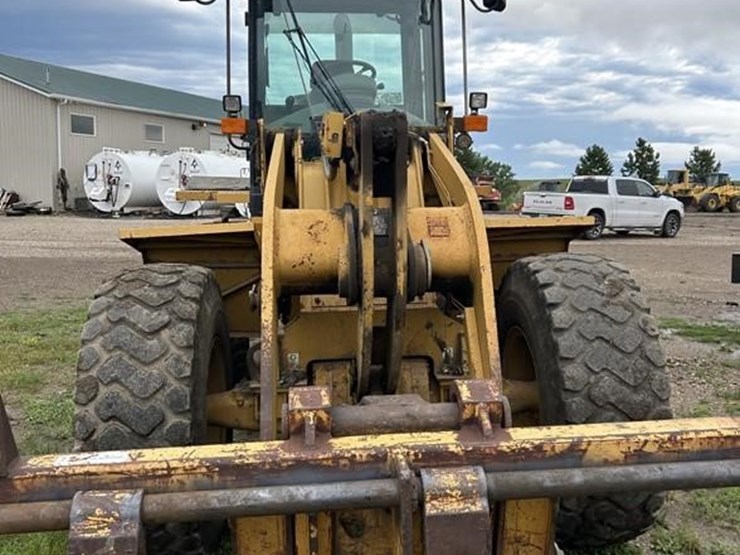 2004-caterpillar-938g-image-3