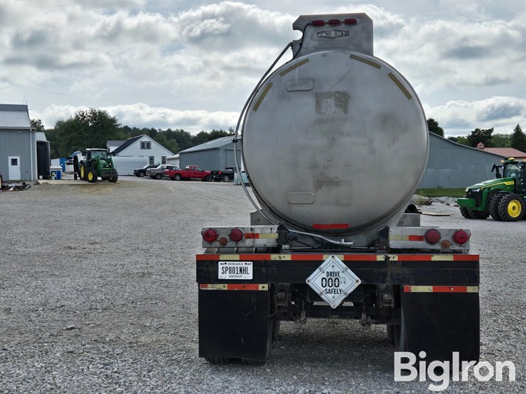 1969-j&l-3500-gal-t/a-ss-tanker-trailer-image-6