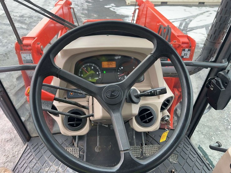 2010-kubota-m7040-image-25