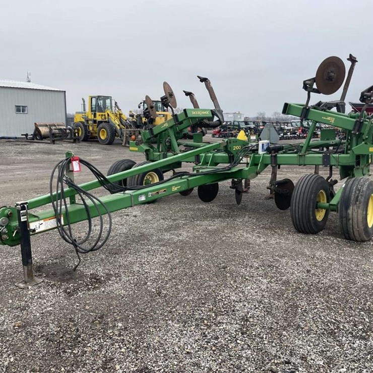 JOHN DEERE 2100
