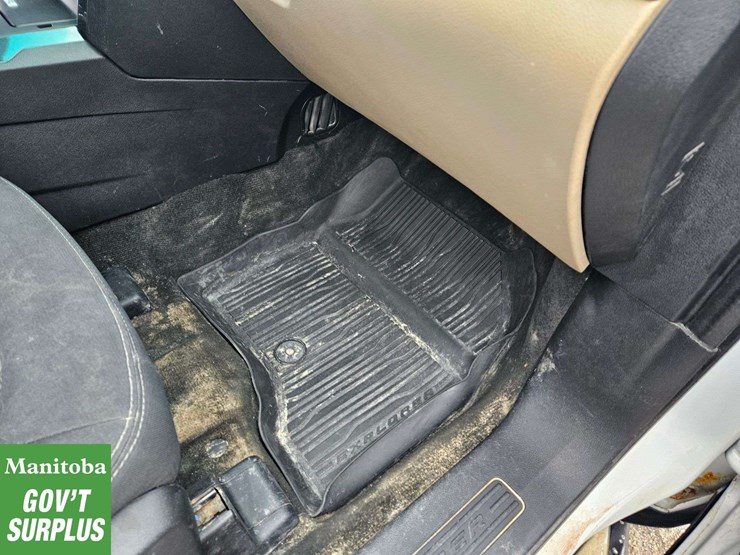 2017-ford-explorer-xlt-image-33