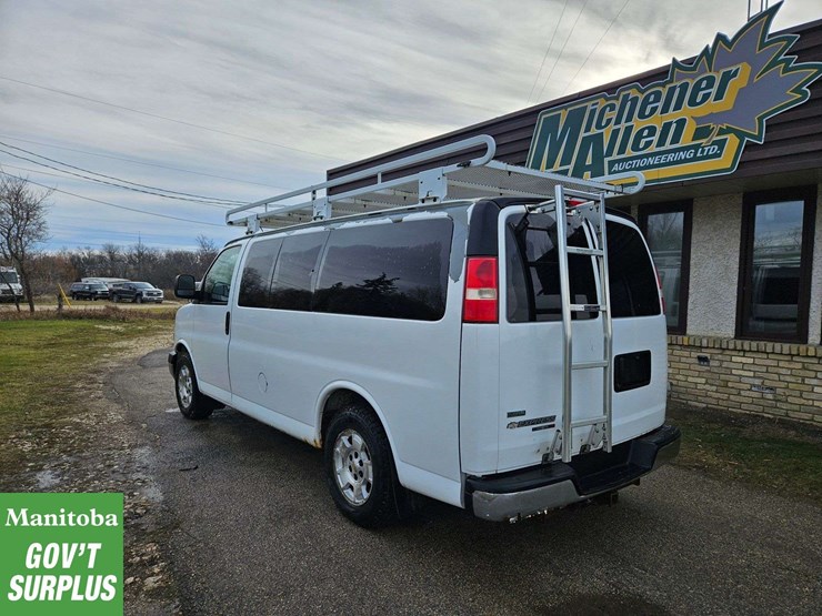 2011-chevrolet-express-1500-image-3