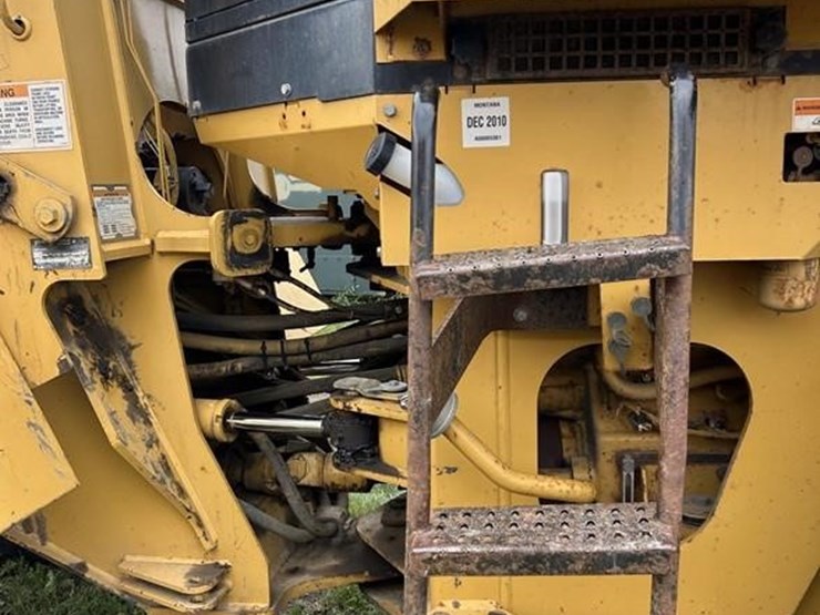 2004-caterpillar-938g-image-9