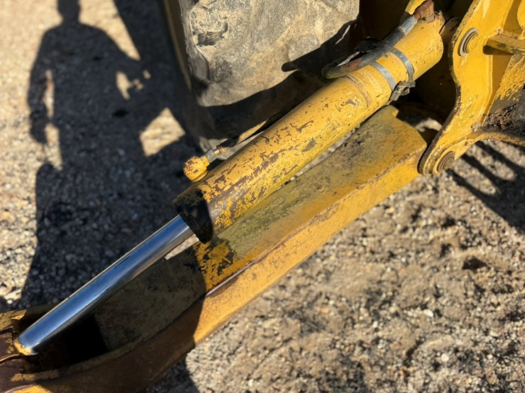 caterpillar-420d-image-45