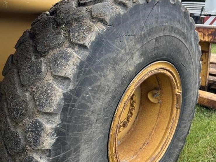 2004-caterpillar-938g-image-17